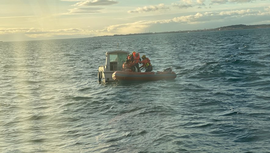 Lire la suite à propos de l’article Agde : un couple de personnes âgées parti en mer sans téléphone ni radio sauvé par sa fusée de détresse