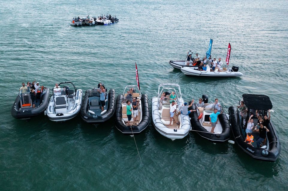 Lire la suite à propos de l’article FLOTTEUR pour Semi-Rigide AQUITAIN – CHRIS NAUTIC ROYAN spécialiste des collages de semi rigide néoprène ou pvc, et reproduction à l\&rsquo;identique, révision radeau de survie ou  vous cherchez un semi rigide à acheter, c\&rsquo;est la bonne adresse et le bon moment !