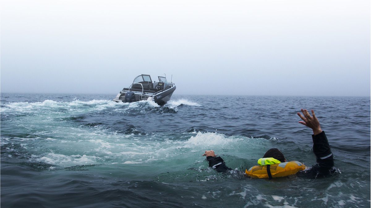 Lire la suite à propos de l’article Encore un p\&rsquo;tit malin sans son coupe circuit ! Morbihan. À Groix, il tombe à l’eau, son bateau pneumatique file…