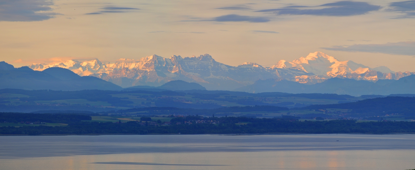 Lire la suite à propos de l’article Pilote de semi-rigide porté disparu sur le lac de Neuchâtel (SUISSE)