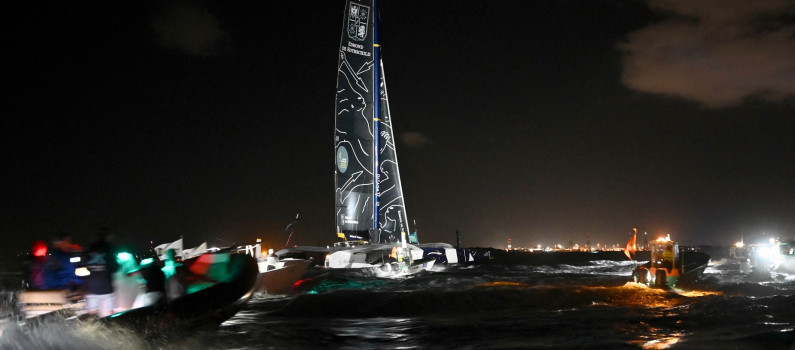 Lire la suite à propos de l’article Route du Rhum. Accident mortel à l’arrivée :  \ »La vitesse excessive\ » du bateau  serait à l\&rsquo;origine de l\&rsquo;accident 