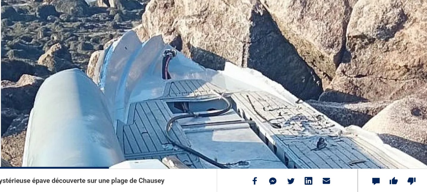 Lire la suite à propos de l’article Granville. Une mystérieuse épave de bateau semi-rigide découverte par un plaisancier le samedi 12 novembre 2022 sur une plage de Chausey