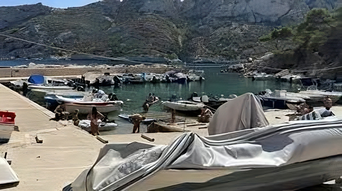 Lire la suite à propos de l’article VIDÉO. 4 bateaux semi-rigides coupés au cutter, pneus de voitures crevés… Multiples dégradations à Sormiou (MARSEILLE)