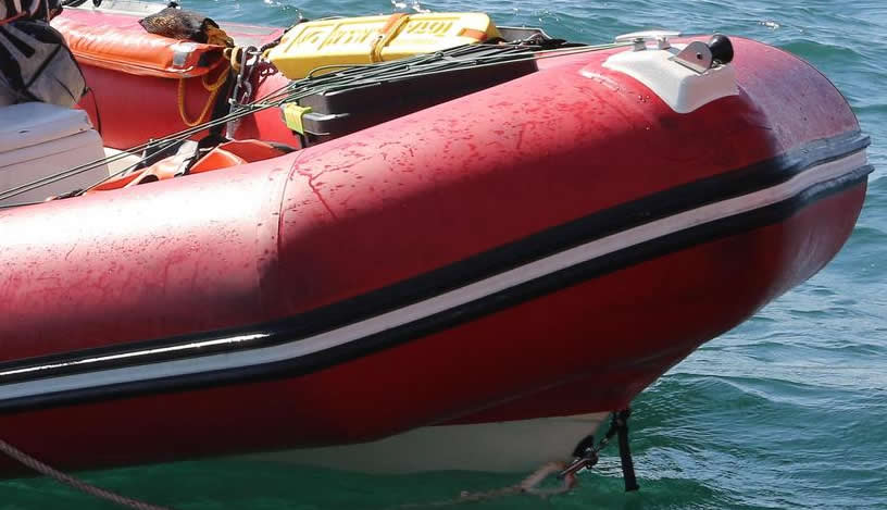 Lire la suite à propos de l’article Fait-divers : Il survit à 66 jours de dérive en mer sur un bateau pneumatique ! Dans des conditions extrêmes et avec duvet en poils de chameau !