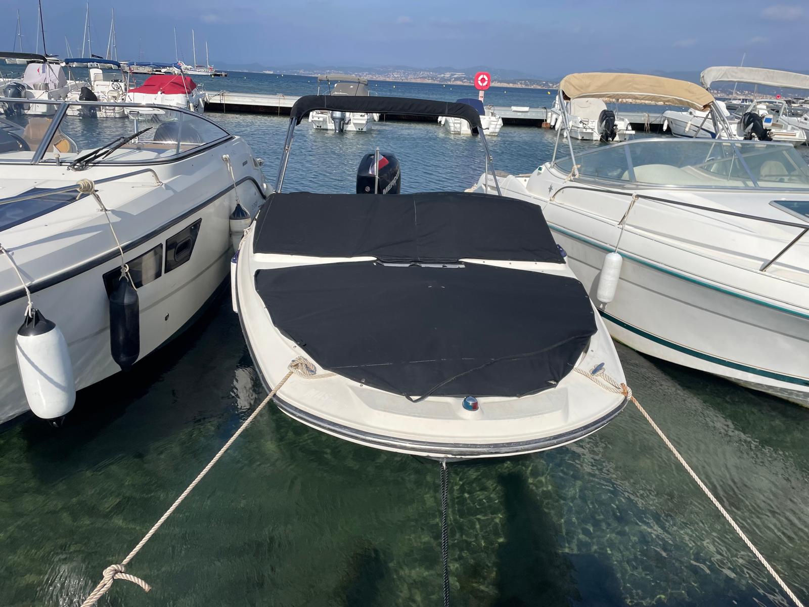 Lire la suite à propos de l’article Avis de VOL DE BATEAU : Le 22 mars 2025 Port du Brusc – SIX FOURS PLAGE 83140 – SEA RAY BOATS TL F81806 + MERCURY 200 CV VERADO