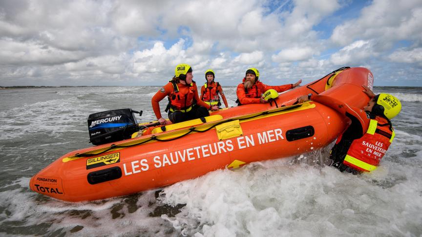 Lire la suite à propos de l’article Après avoir chuté de son bateau, un plaisancier décède au large de L’Ile-d’Yeu..