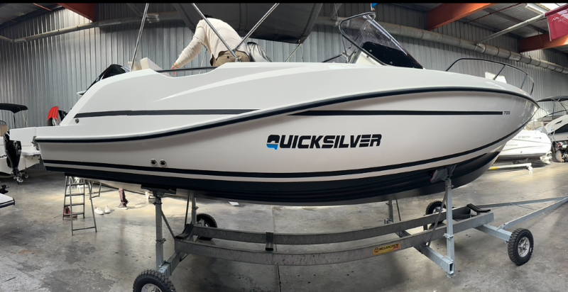 Lire la suite à propos de l’article MAJ + photos – Avis de VOL DE BATEAU VOL \ »LYDANGE\ » : 14 juin 2025 à PORT CAMARGUE (30240) Ponton 18 à côté de l\&rsquo;hôtel restaurant SPINAKER et devant le magasin BIANCOSPORT