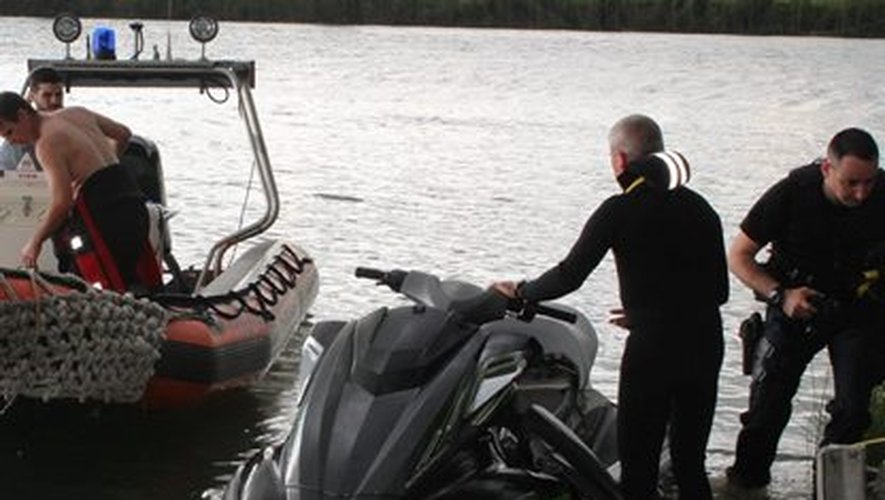 Lire la suite à propos de l’article Terrible accident entre un jet-ski et un bateau de plaisance sur la Seine : un homme est décédé, une femme est en urgence absolue