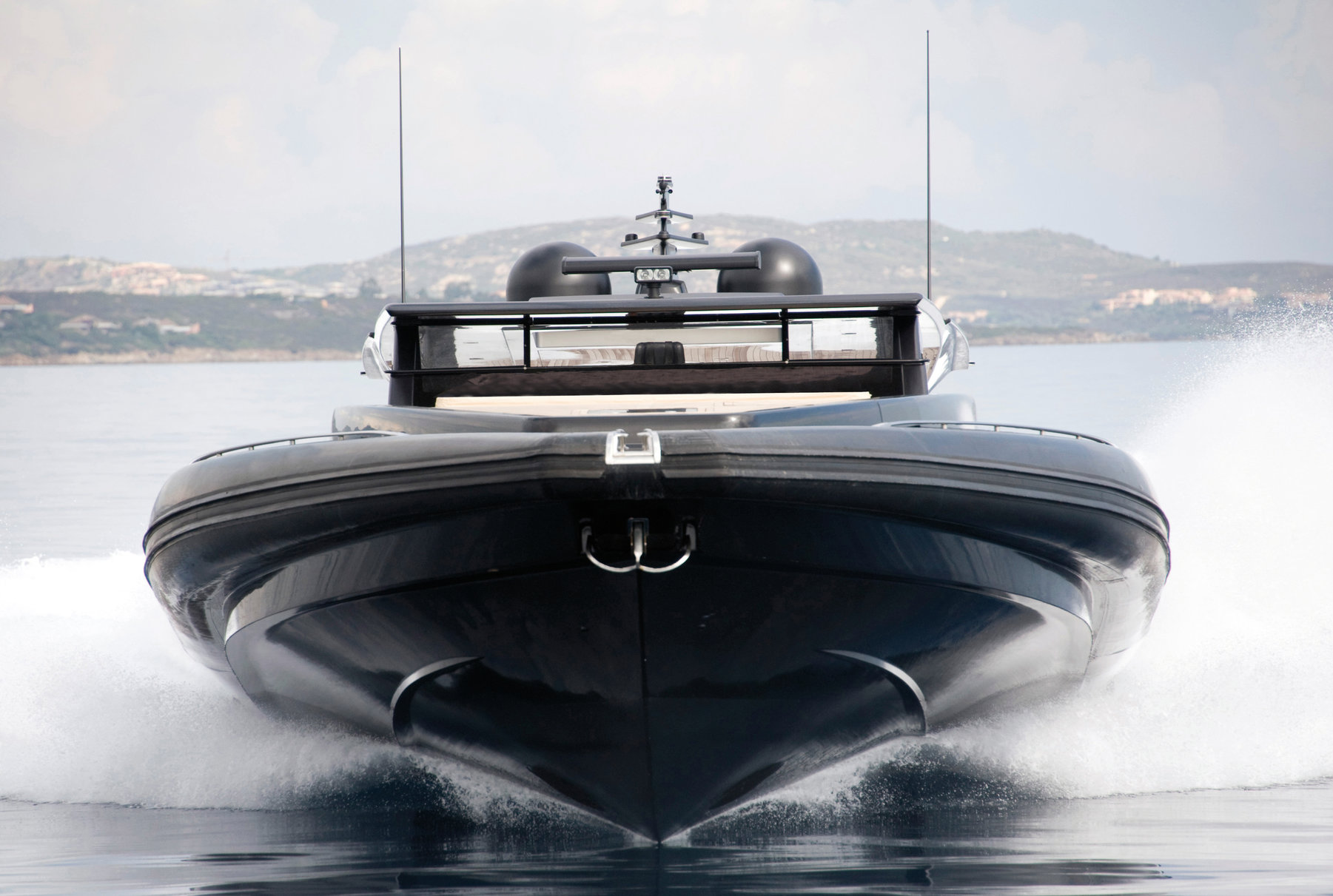 Lire la suite à propos de l’article Novamarine semi-rigide s’offre Tornado Yachts et accélère sa conquête du marché haut de gamme